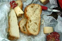 Castelmagno, Salami und Brot