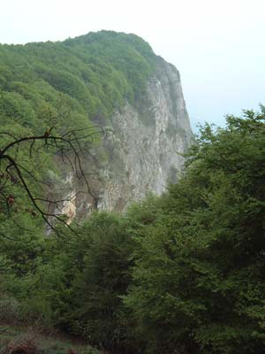 Steile Felswnde und dichtes Gestrpp verhindern den Abstieg ins Valle Stura