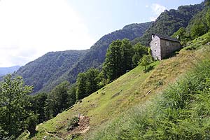 Definitiv nur zu Fu oder mit dem Hubschrauber zu erreichen - trotzdem top-renoviert